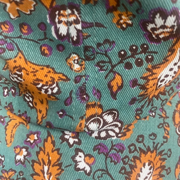 Universal thread Hat - Picture 2 of 5